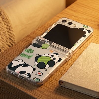 Coque transparente pliable motif panda kawaii sur table
