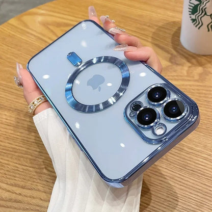 Coque transparente bleu cristallin en main gauche