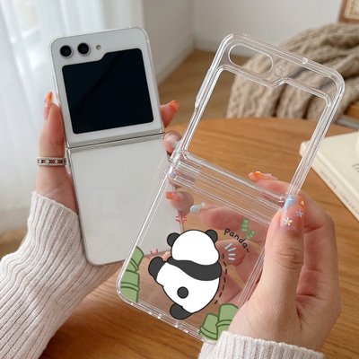 coque transparente pliable panda kawaii en mains