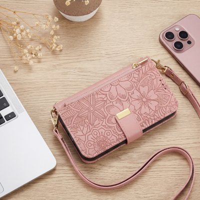 etui telephone ferme rose en main