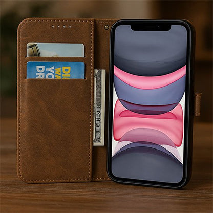 etui telephone marron ouvert sur table