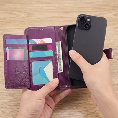 etui telephone ouvert violet en main