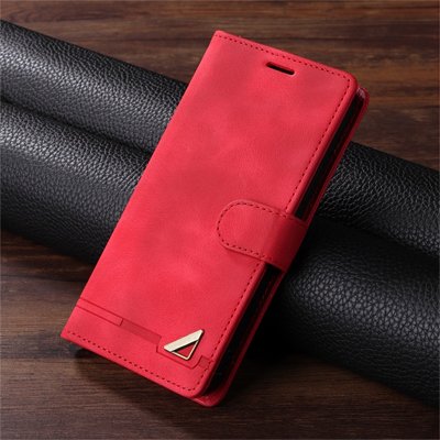 etui telephone rouge sur table marron