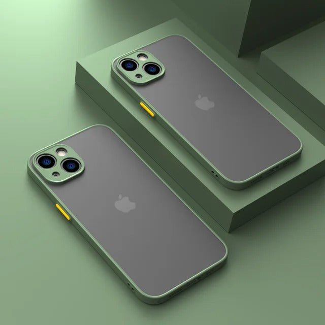 etui telephone vert noir sur table verte