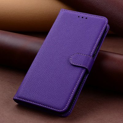 Etui telephone violet fonce ferme sur table