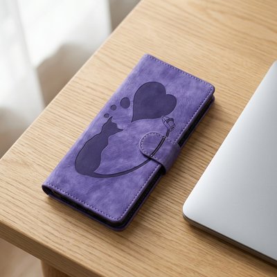 etui telephone violet motif chat coeur sur table
