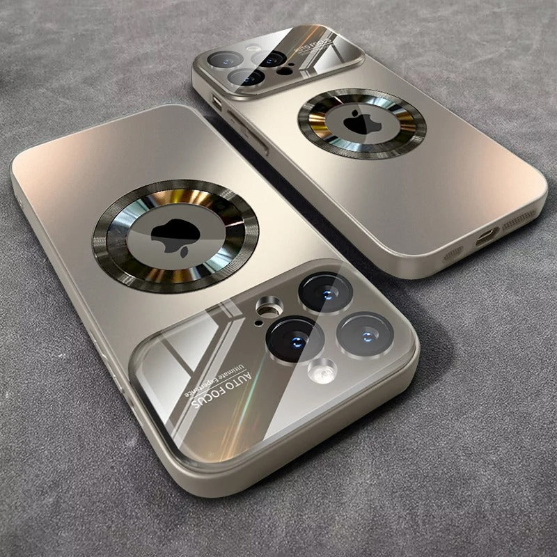 etui telephone​ gris sur table grise
