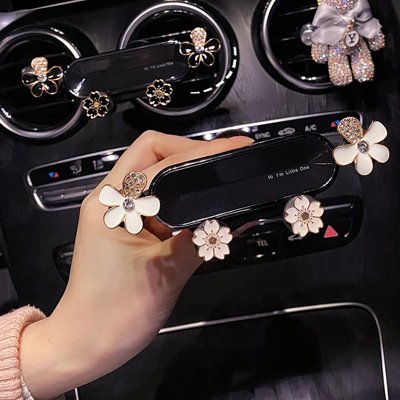 support telephone voiture design floral perles
